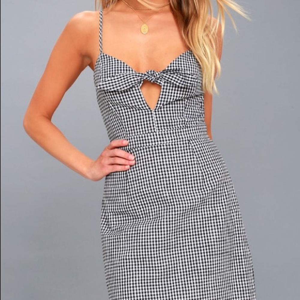 Lulu’s Gingham Tie-front Mini Dress